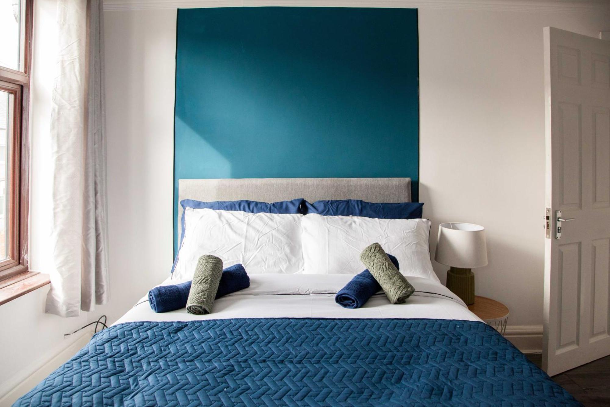 Spacious For Mid - Long Stays, 4 Bedrooms, Sleeps Upto 10